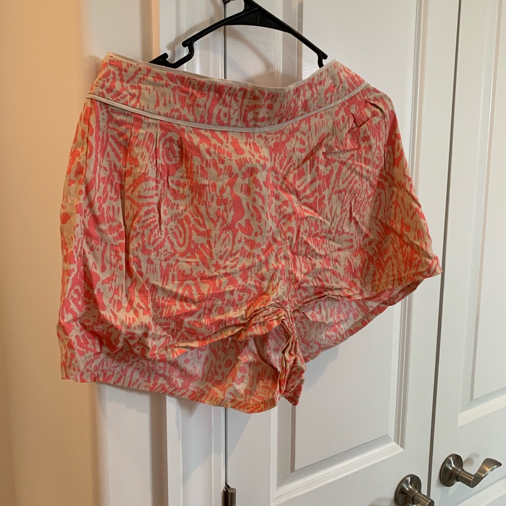 British Khaki Shorts Size Medium - coral/tan